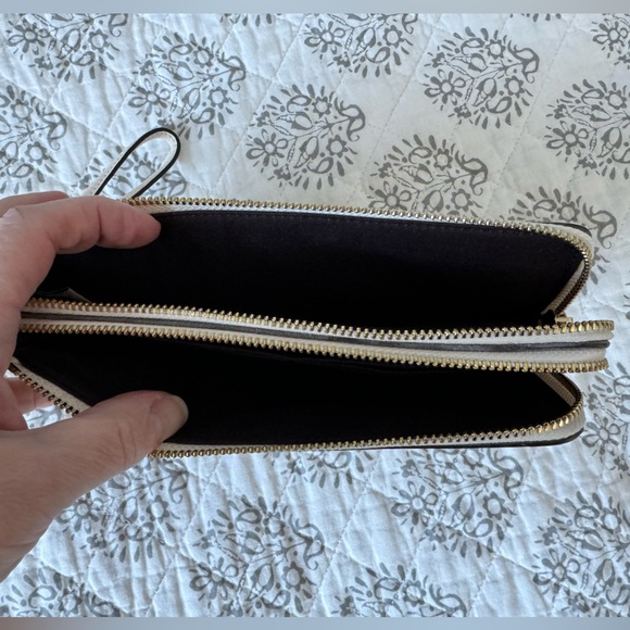 Authentic Coach Double Zip Wallet/Wristlet - Picture 5 of 6